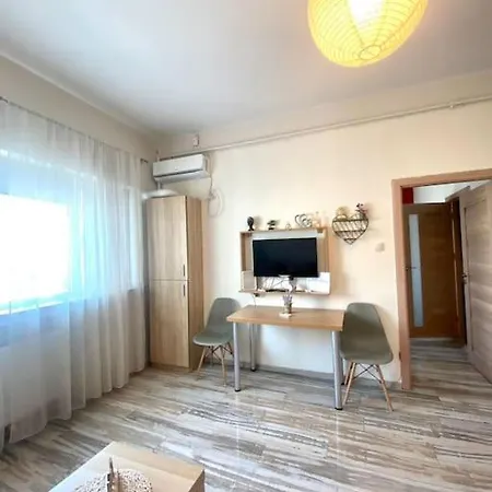 Apartment Red Cozy Ultracentral Old Town