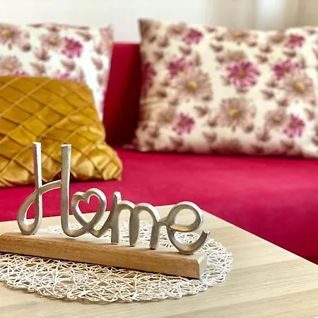 Red Ultracentral Old Town