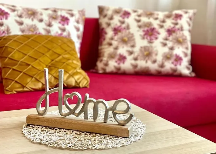 Red Ultracentral Old Town