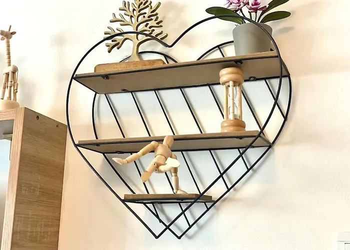 Red Ultracentral Old Town *