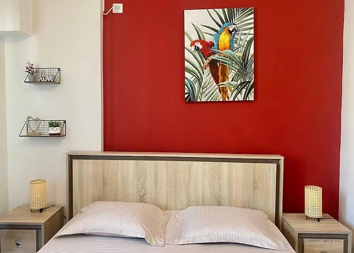 Red Ultracentral Old Town * بوخارست