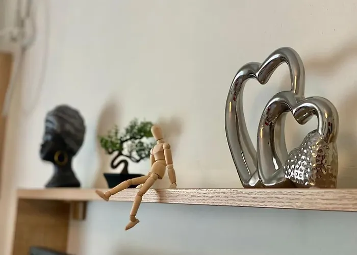 Red Ultracentral Old Town