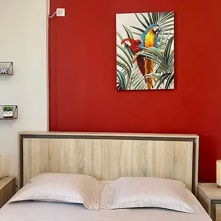 Red Ultracentral Old Town * Бухарест